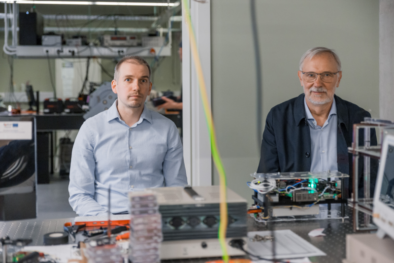 Kastīte, kas aizceļoja uz Parīzi: LU radītā kvantu magnetometra stāsts