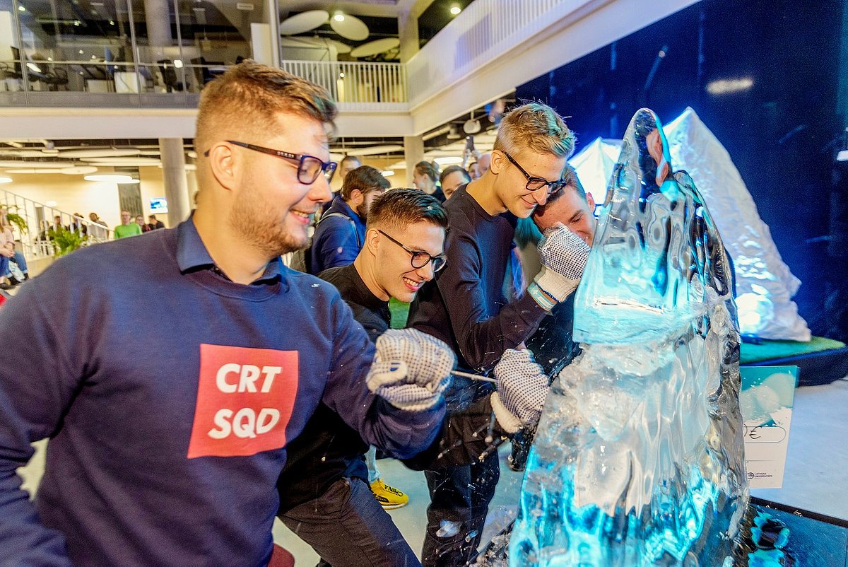 DF absolventi iegūst 7 000 EUR grantu biznesa iespēju festivālā "Icebreakers'19". Foto no Icebreakers.lv tīmekļa vietnes.