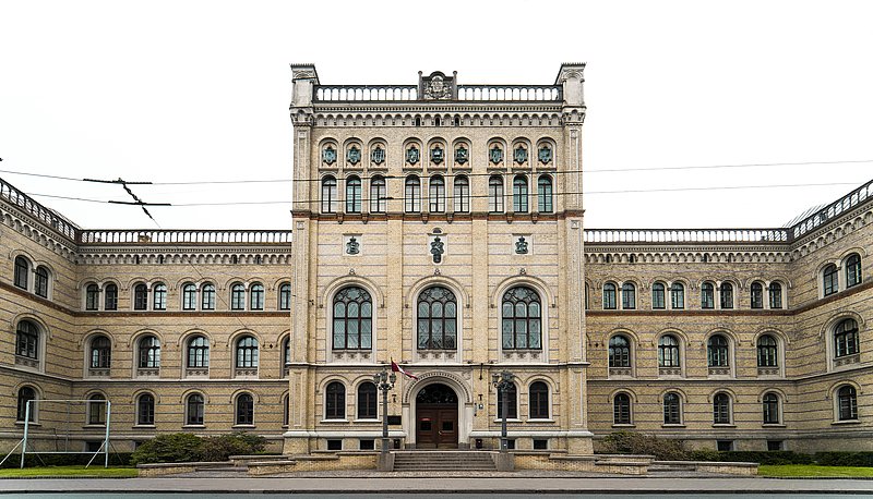 MĒNEŠA MECENĀTS. Ziedotāji visā pasaulē palīdz LU studentiem spert pirmos soļus studiju gaitās