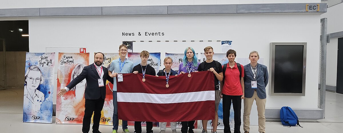 No kreisās - Vjačeslavs Kaščejevs, Romans Jemeļjanovs, Daniils Košeļevs, Maksims Hodosevičs, Kārlis Ģirts Karnītis, Pēteris Teodors Skrastiņš, Aleksandrs Sorokins, Ģirts Barinovs.