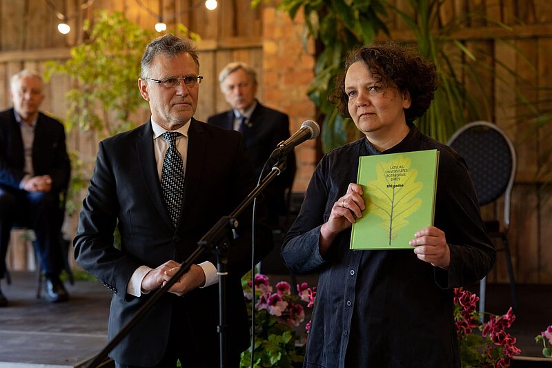 Atklāta grāmata par godu Botāniskā dārza jubilejai