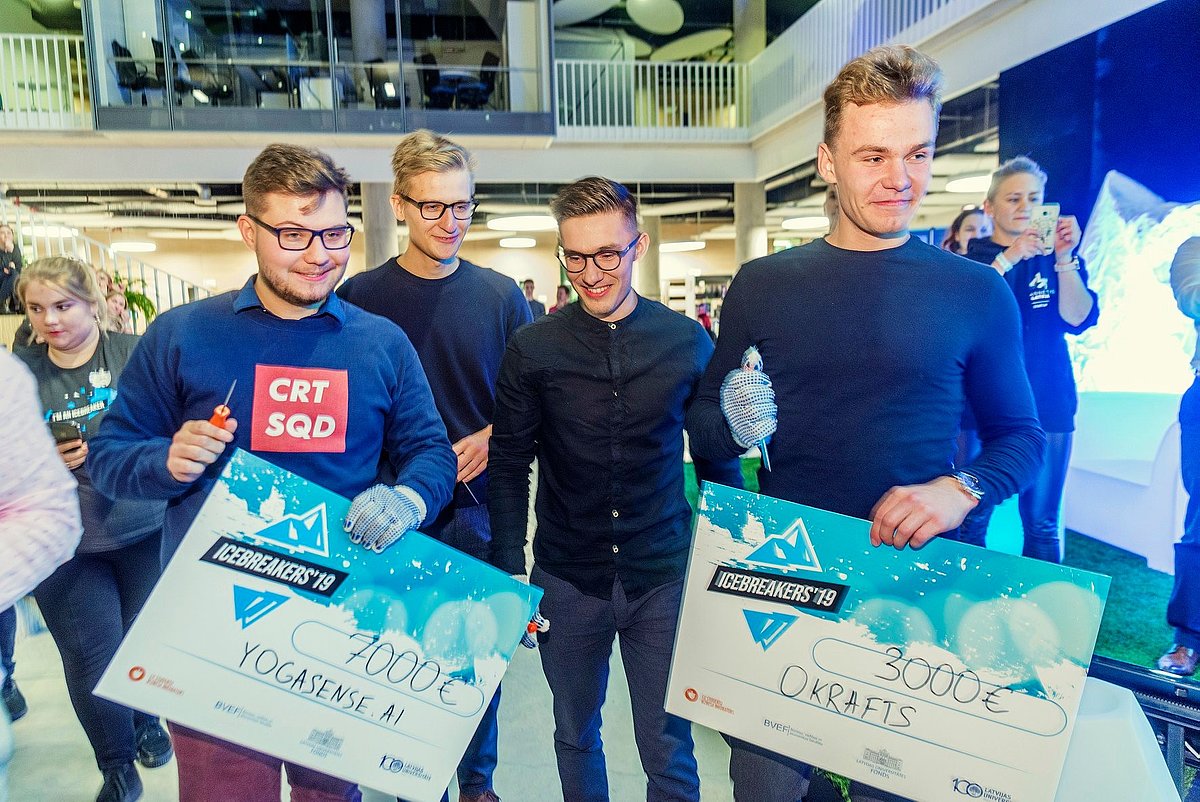 DF absolventi iegūst 7 000 EUR grantu biznesa iespēju festivālā "Icebreakers'19". Foto no Icebreakers.lv tīmekļa vietnes.