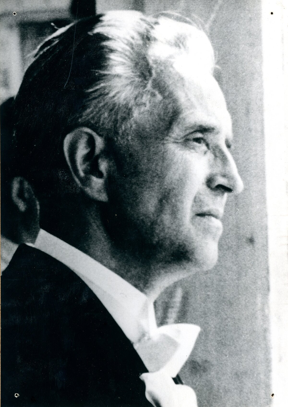 LPSR Tautas mākslinieks Haralds Mednis, LVU vīru kora un jauktā kora mākslinieciskais vadītajs un galvenais diriģents 1950.-1957. gadam. Foto: LU Muzejs LUV3243 LPSR Tautas mākslinieks Haralds Mednis, LVU vīru kora un jauktā kora mākslinieciskais vadītajs un galvenais diriģents 1950.-1957. gadam. Foto: LU Muzejs LUV3243