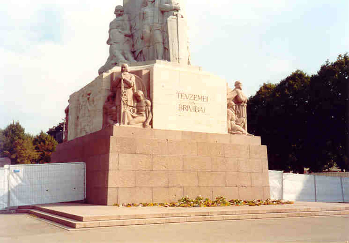 6.att. Piemineklis restaurācijas laikā. Foto: V. Hodireva 6.att. Piemineklis restaurācijas laikā. Foto: V. Hodireva