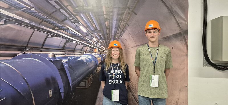 Jauno Fiziķu skolas centīgākie apmeklētāji viesojas lielākajā daļiņu fizikas pētniecības centrā CERN Šveicē.