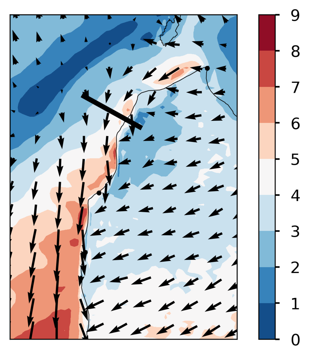Vēja ātrums (m/s, attēlots ar krāsu) un virziens (bultiņas) 10 metru augstumā virs reljefa. 2013. gada 3. maijs 15:00. WRF skaitliskā atmosfēras modeļa rezultāti. Attēlā redzama vēja strūklas noliekšanās gar krastu