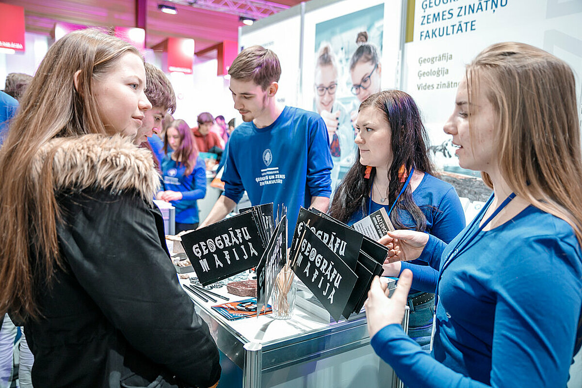 LU stendā būs daudz un dažādu pārsteigumu! Mēs tevi gaidīsim! © Foto: Toms Grīnbergs, 2020. gads, Latvijas Universitātes Komunikācijas un inovāciju departaments