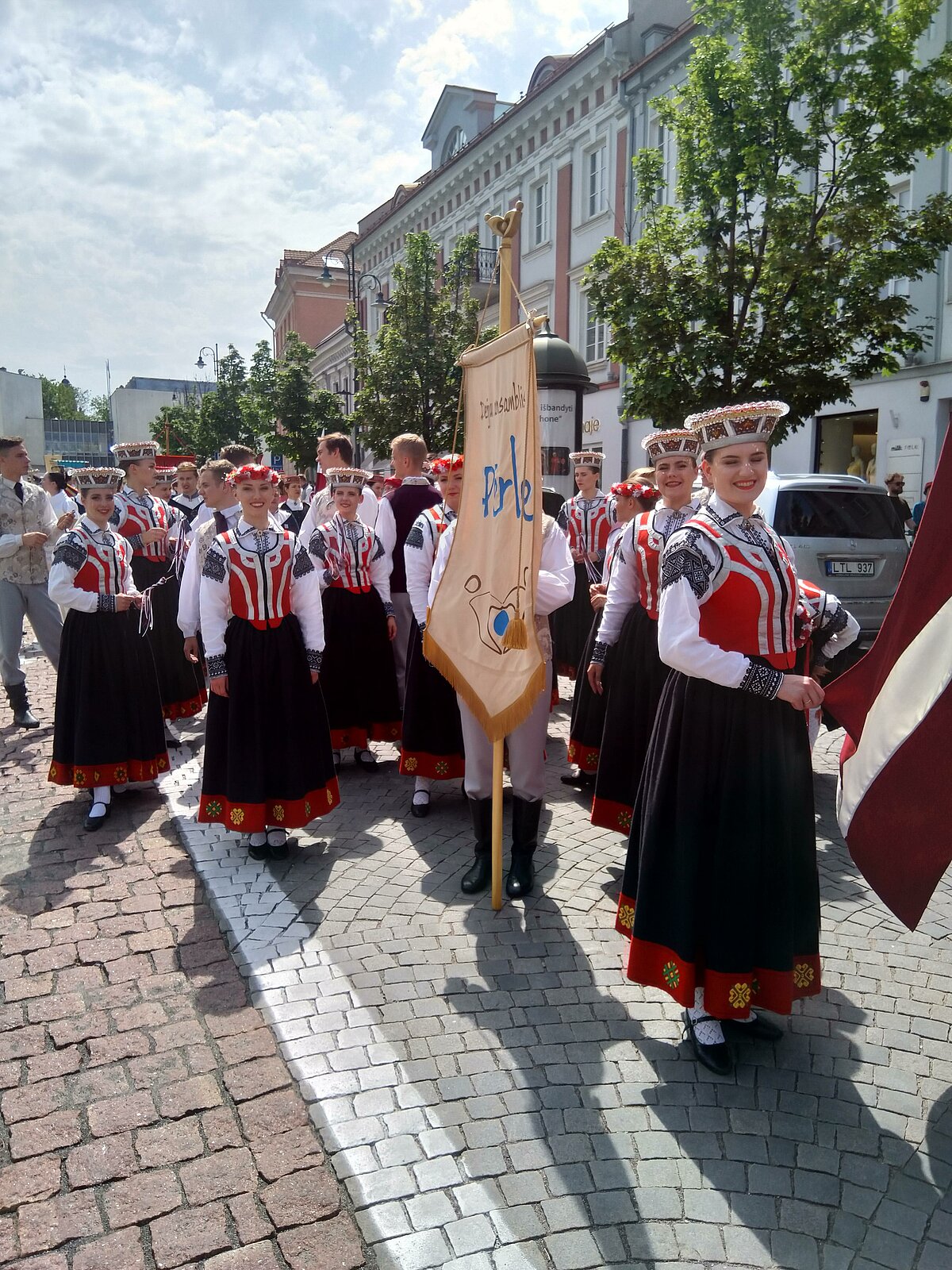 LU deju ansamblis "Pērle" Gaudeamus dalībnieku gājienā